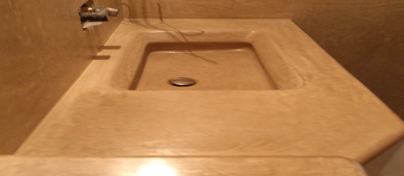Mortero de cal fino vs Tadelakt para paredes y baños: ¿cuál es la mejor opción decorativa y duradera?